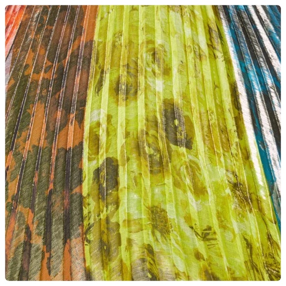 ALICE + OLIVIA Katz Sunburst Pleated Maxi Skirt - Picture 8 of 15